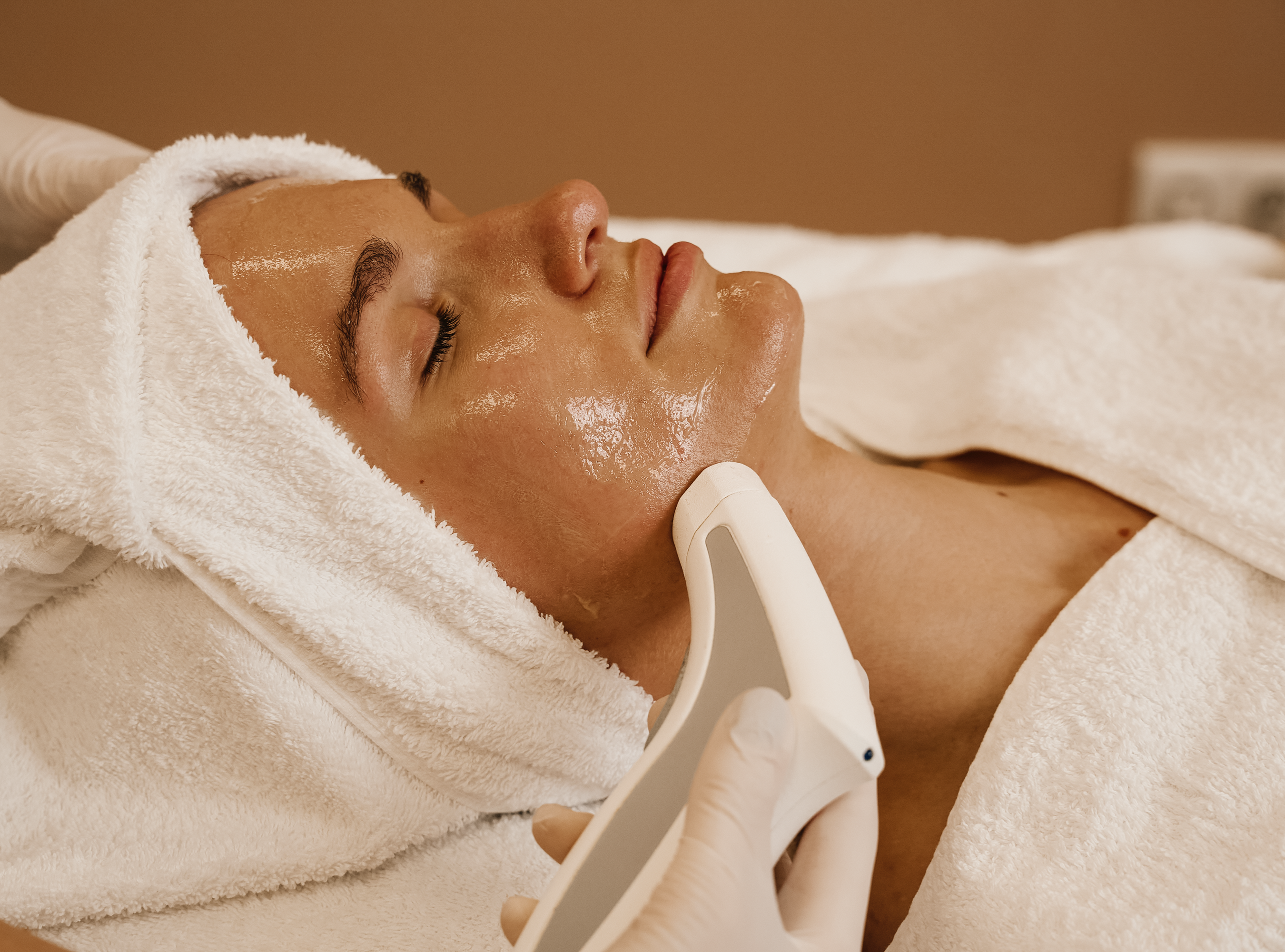 Hautanalyse und Beratung vor der Radiofrequenz Behandlung in München