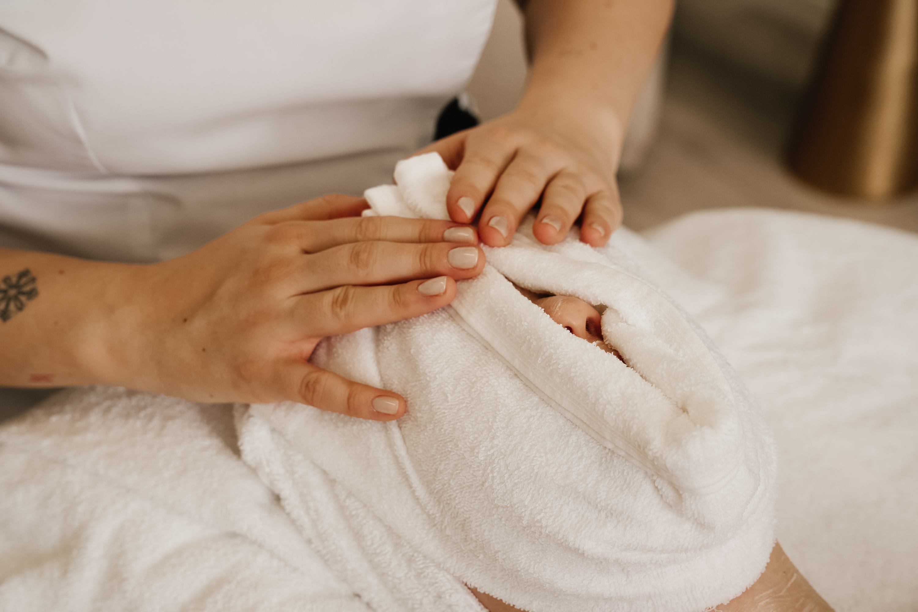 Sanftes Enzym-Peeling vor der Microdermabrasion