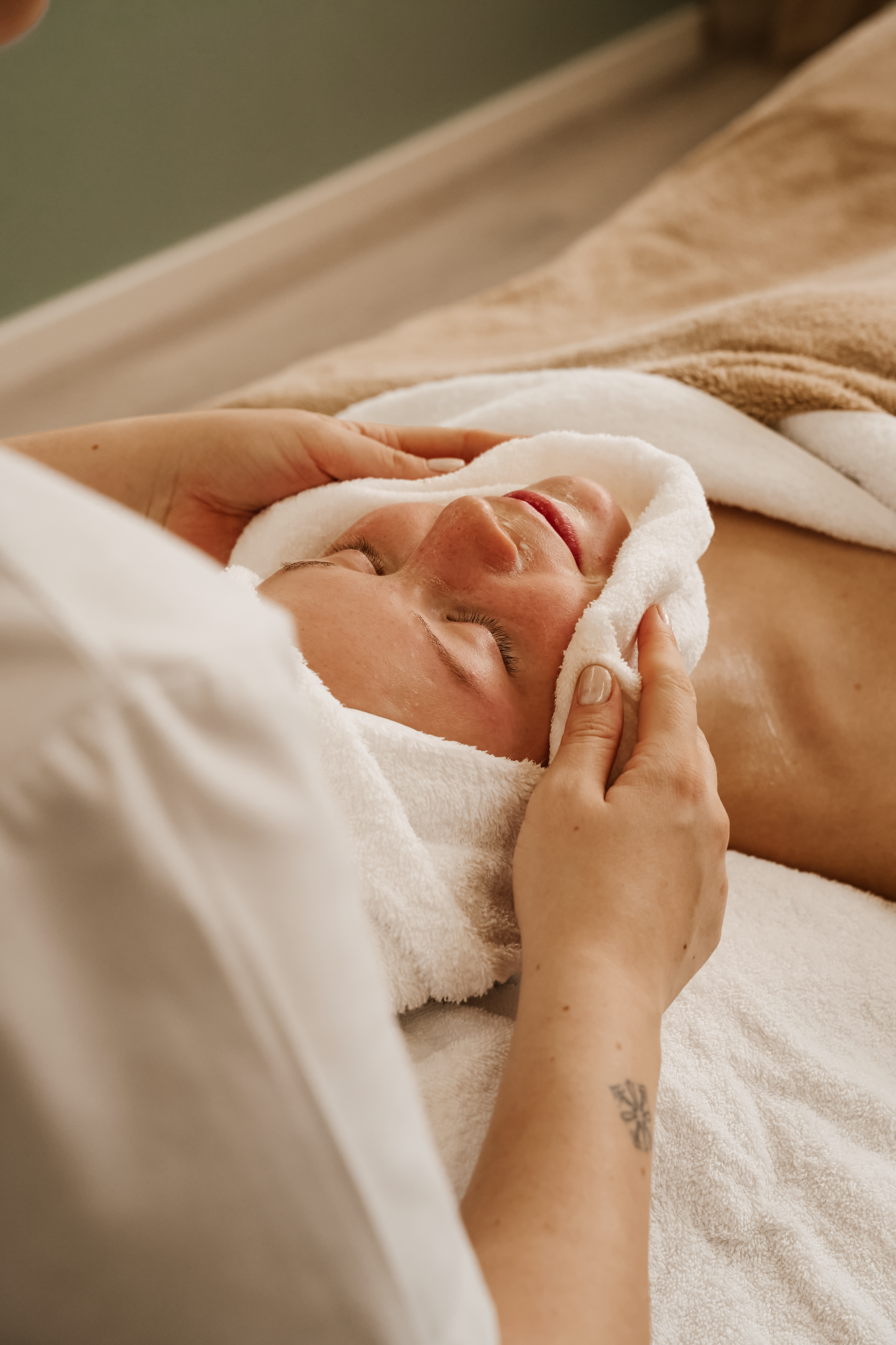 Verbesserte Wirkstoffaufnahme durch Ultraschall Kosmetikbehandlung in München