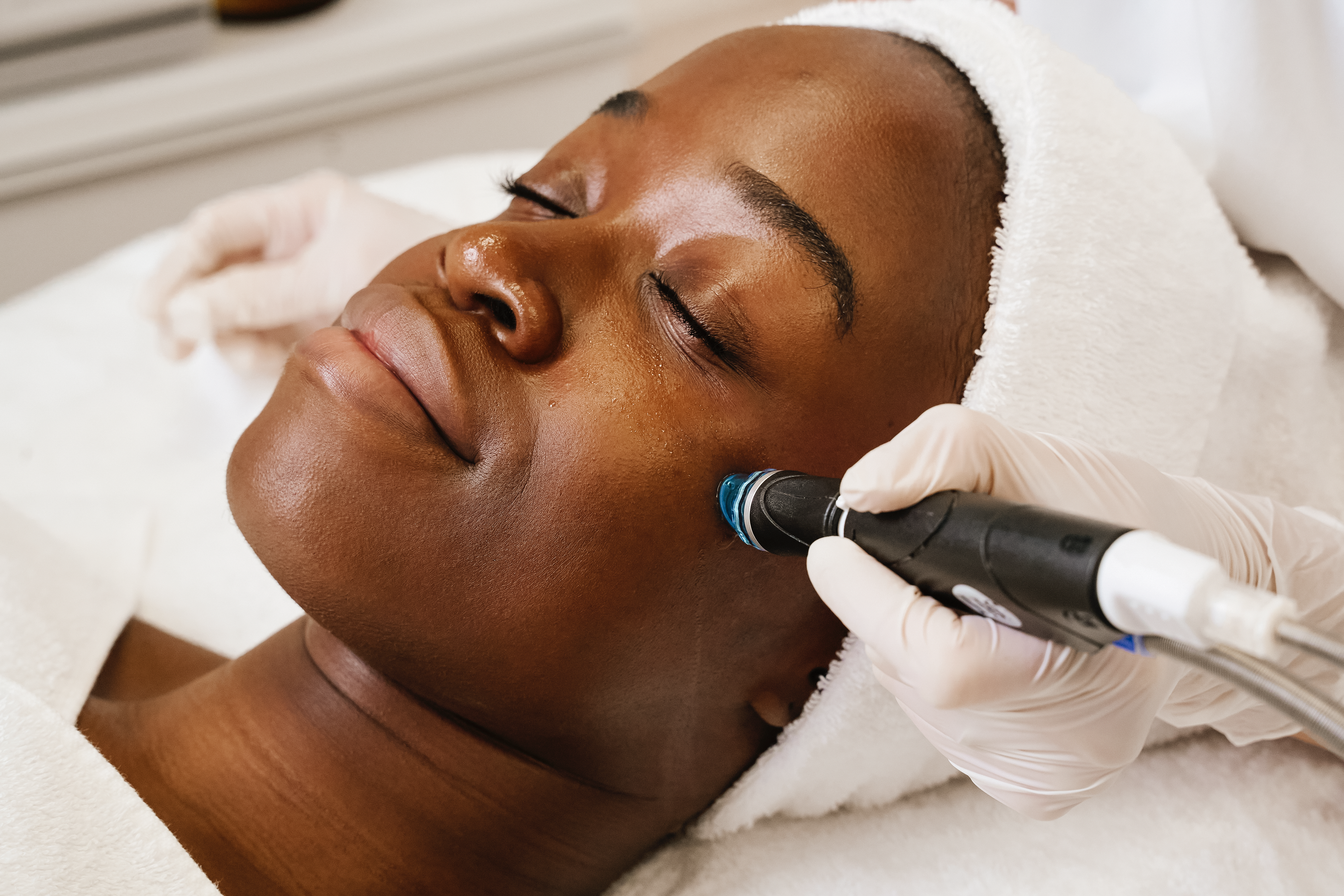 ntensive Hydratisierung und Feuchtigkeitsversorgung durch Hydrafacial in München