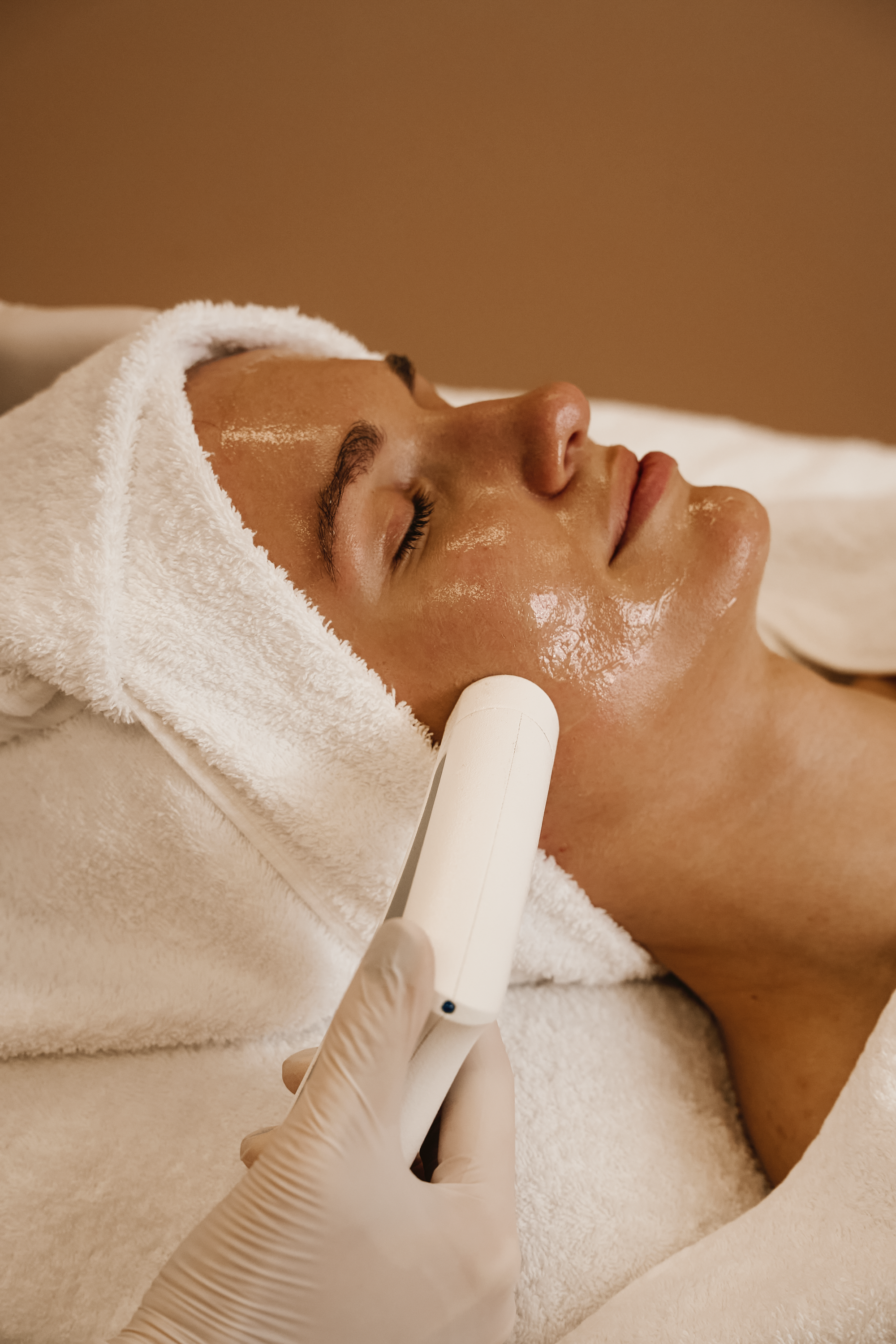 Ablauf einer professionellen Radiofrequenz Gesichtsbehandlung in München