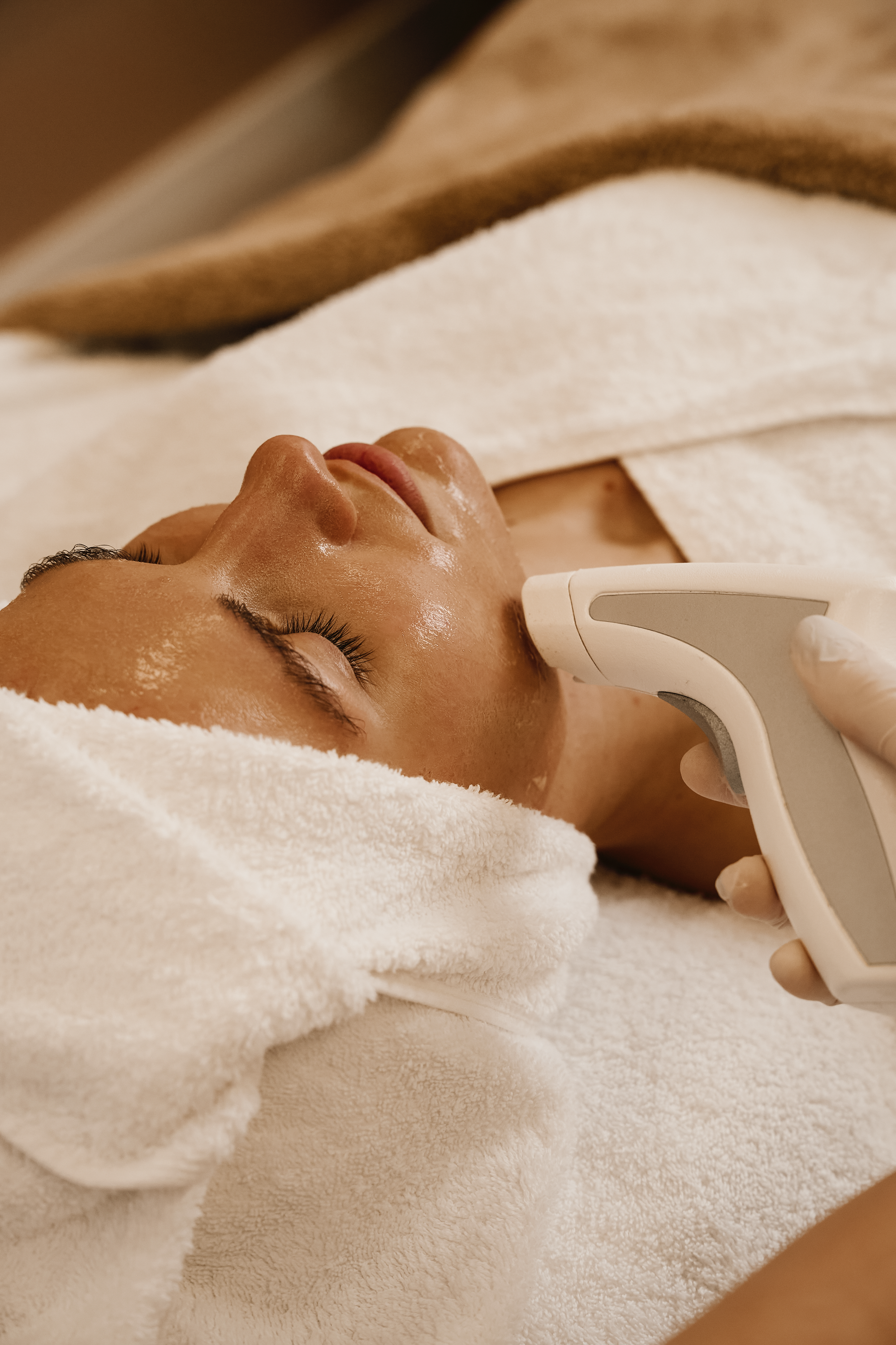 Enzympeeling als Vorbereitung der Radiofrequenz Behandlung in München