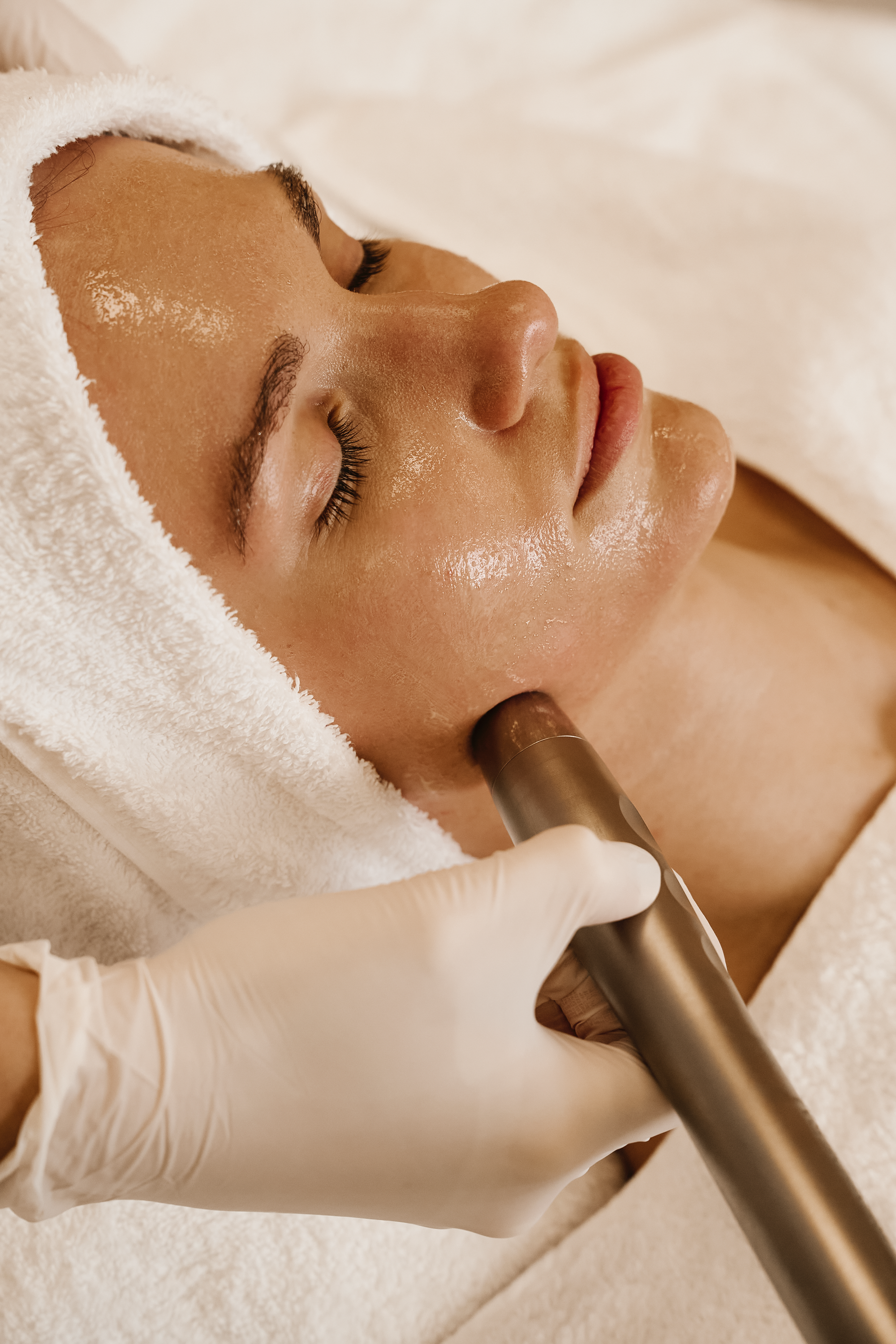 Hautanalyse und Beratung vor der Ultraschall Behandlung in München