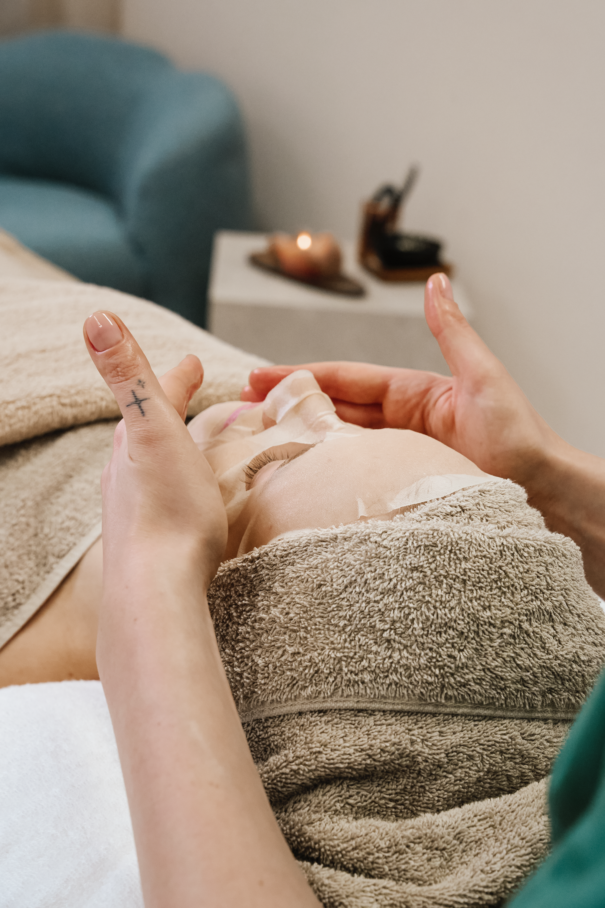 Beruhigende Gesichtsmaske nach Microneedling Behandlung in München